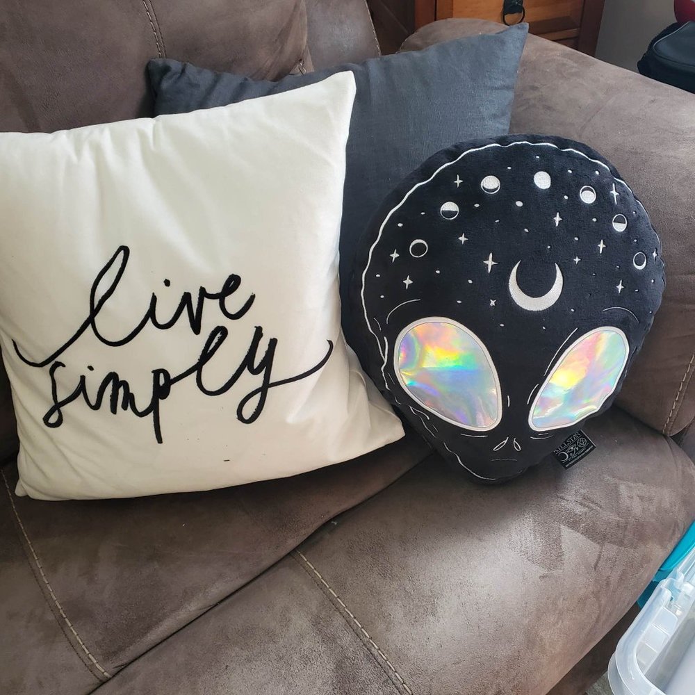 Killstar E.T. Velvet Cushion LIMITED EDITION - SOLD OUT - Picture 10 of 15